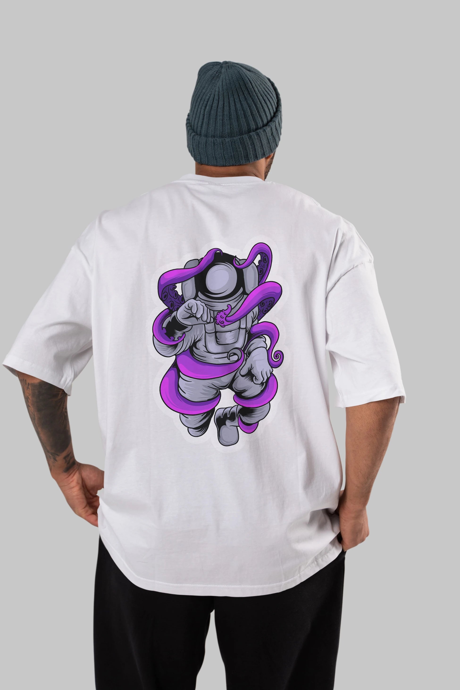 Astronaut fighting octopus sticker Arka Baskılı Oversize t-shirt Erkek Kadın Unisex