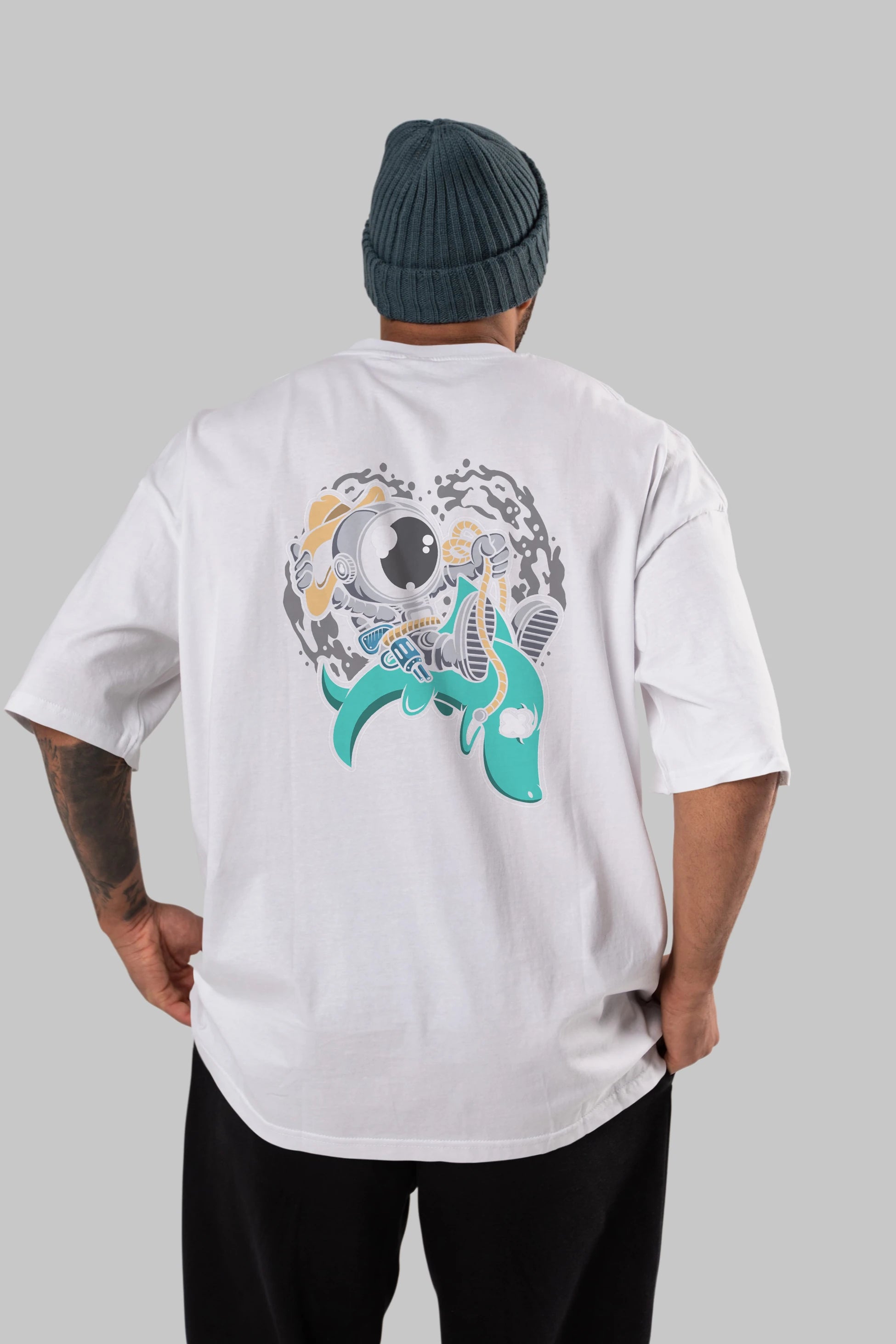 Astronaut Riding Shark Arka Baskılı Oversize t-shirt Erkek Kadın Unisex