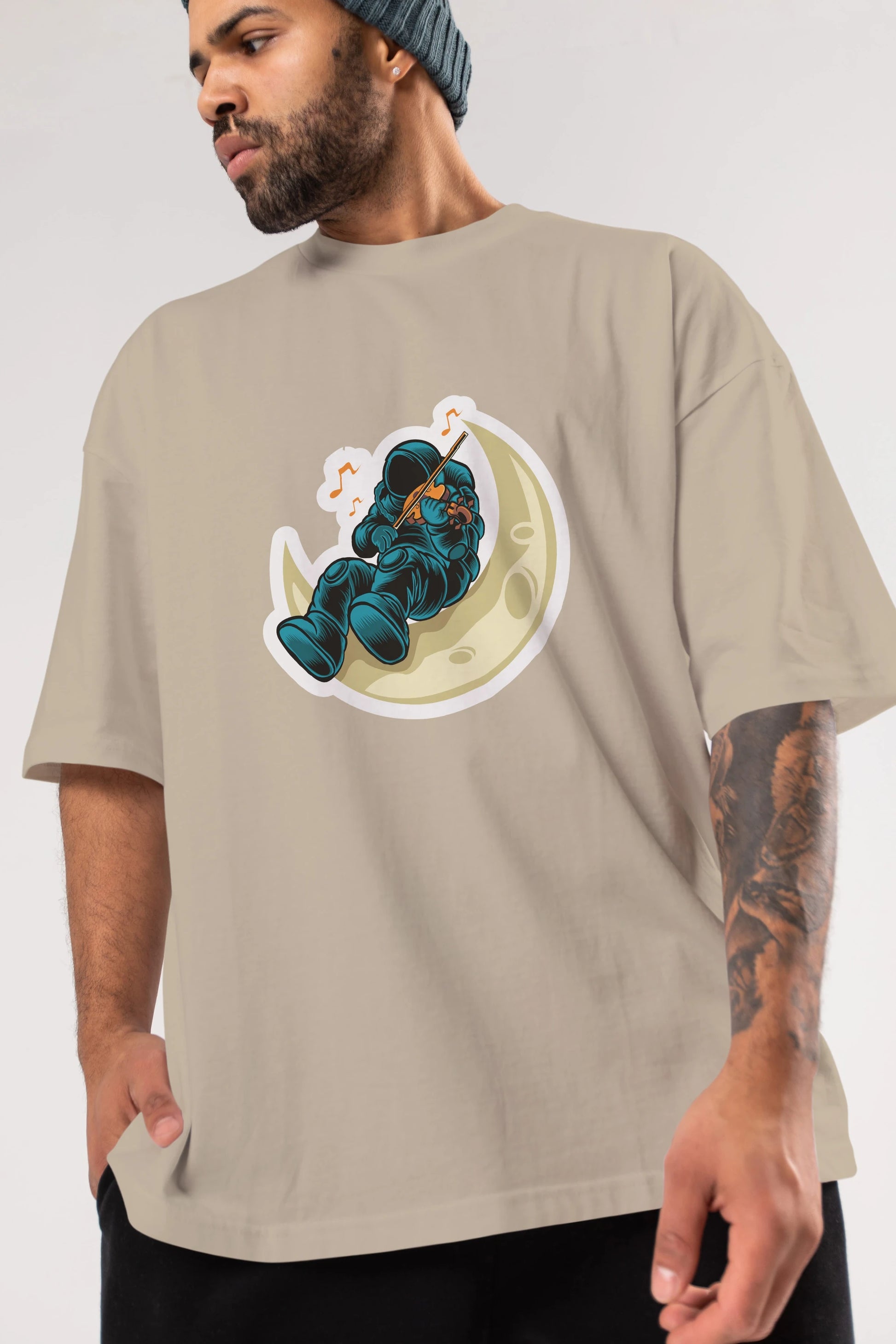 Playing Vionist in Space Sticker Ön Baskılı Oversize t-shirt Erkek Kadın Unisex