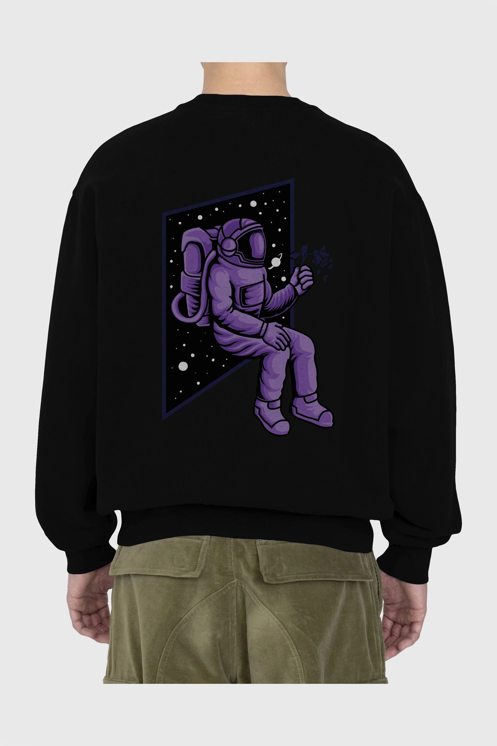 Astronaut holding black rose Arka Baskılı Oversize Sweatshirt Erkek Kadın Unisex
