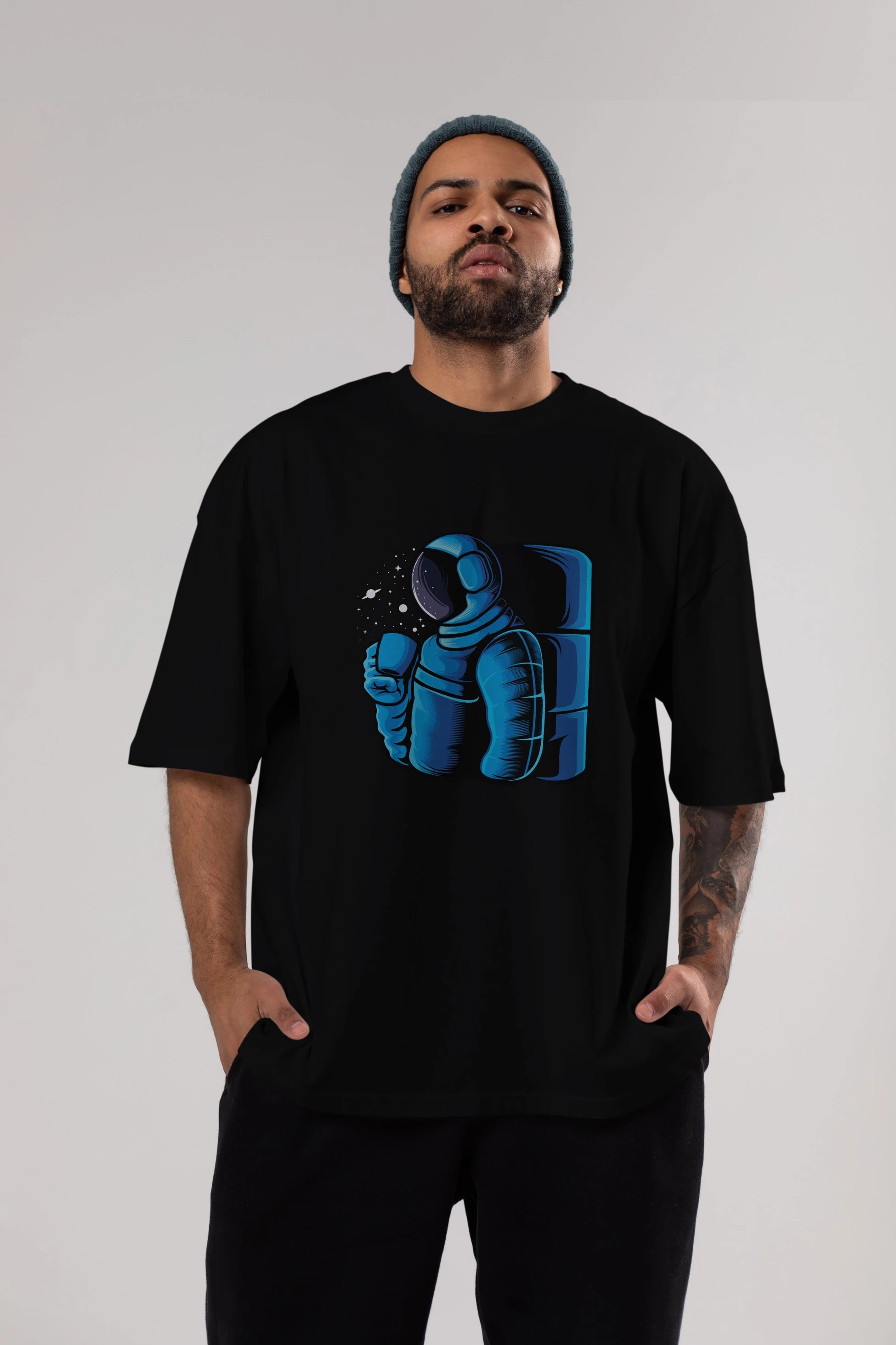 Drinking coffee in space Ön Baskılı Oversize t-shirt Erkek Kadın Unisex