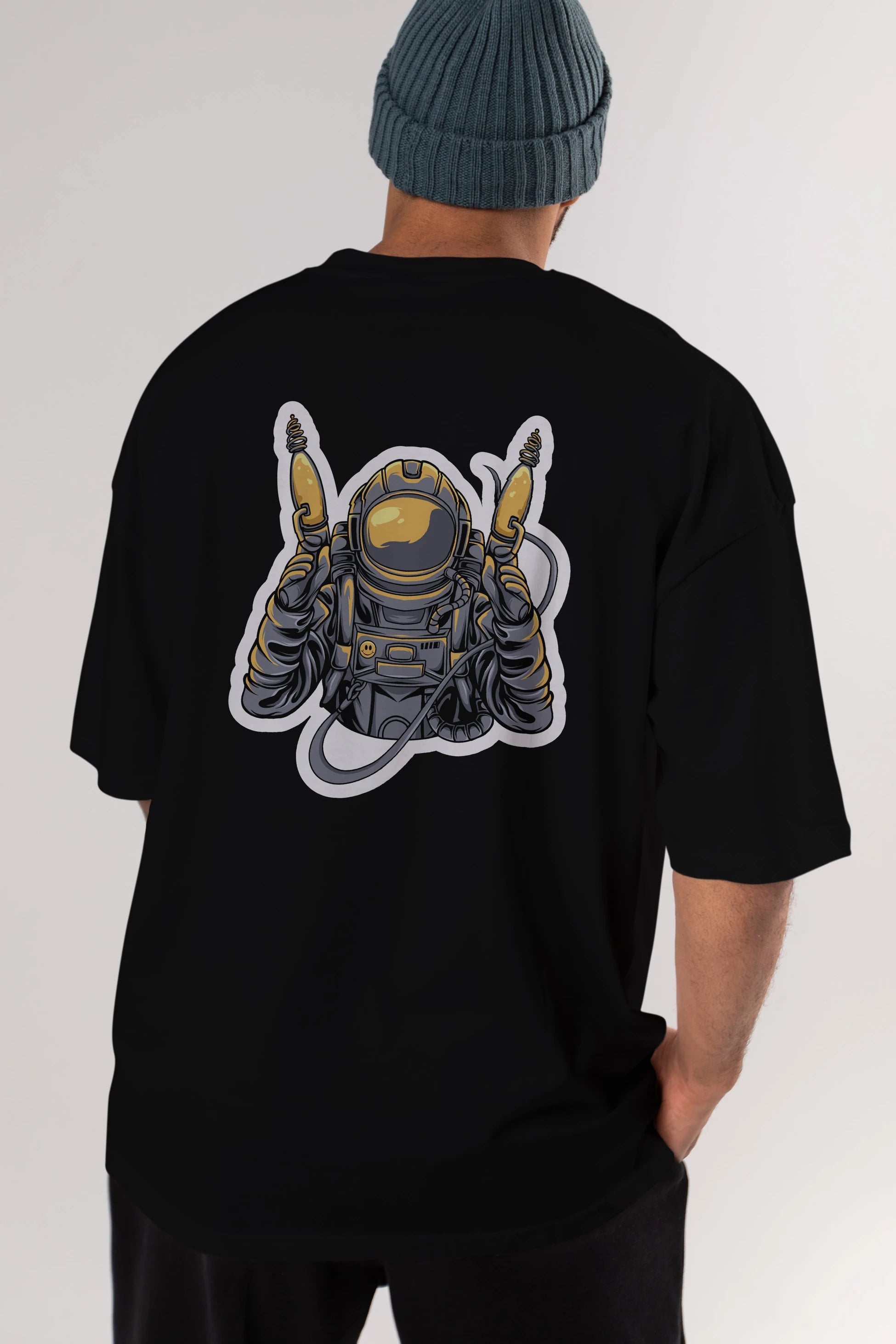 Alien Hunter Sticker Arka Baskılı Oversize t-shirt Erkek Kadın Unisex