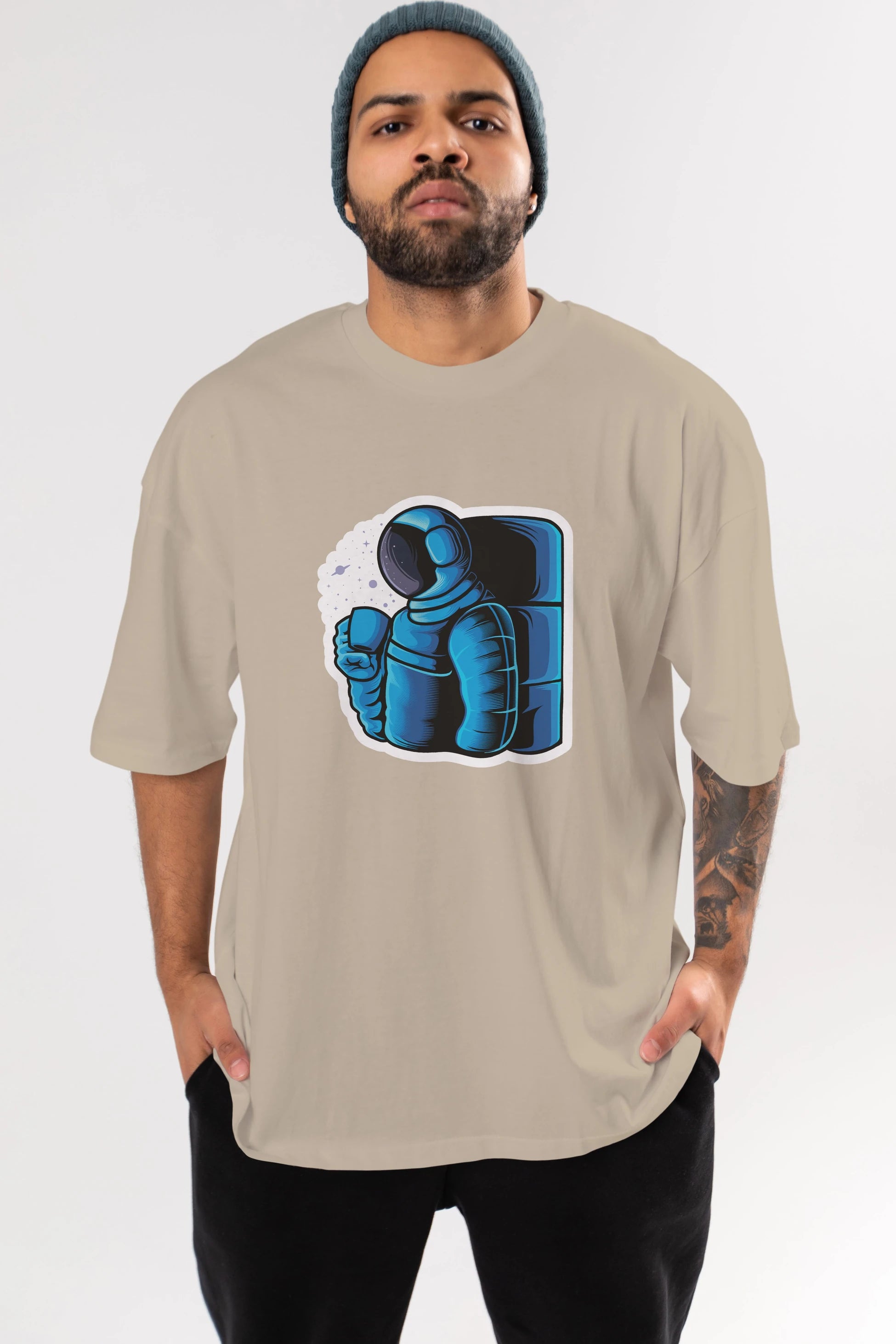 Drinking coffee in space sticker Ön Baskılı Oversize t-shirt Erkek Kadın Unisex