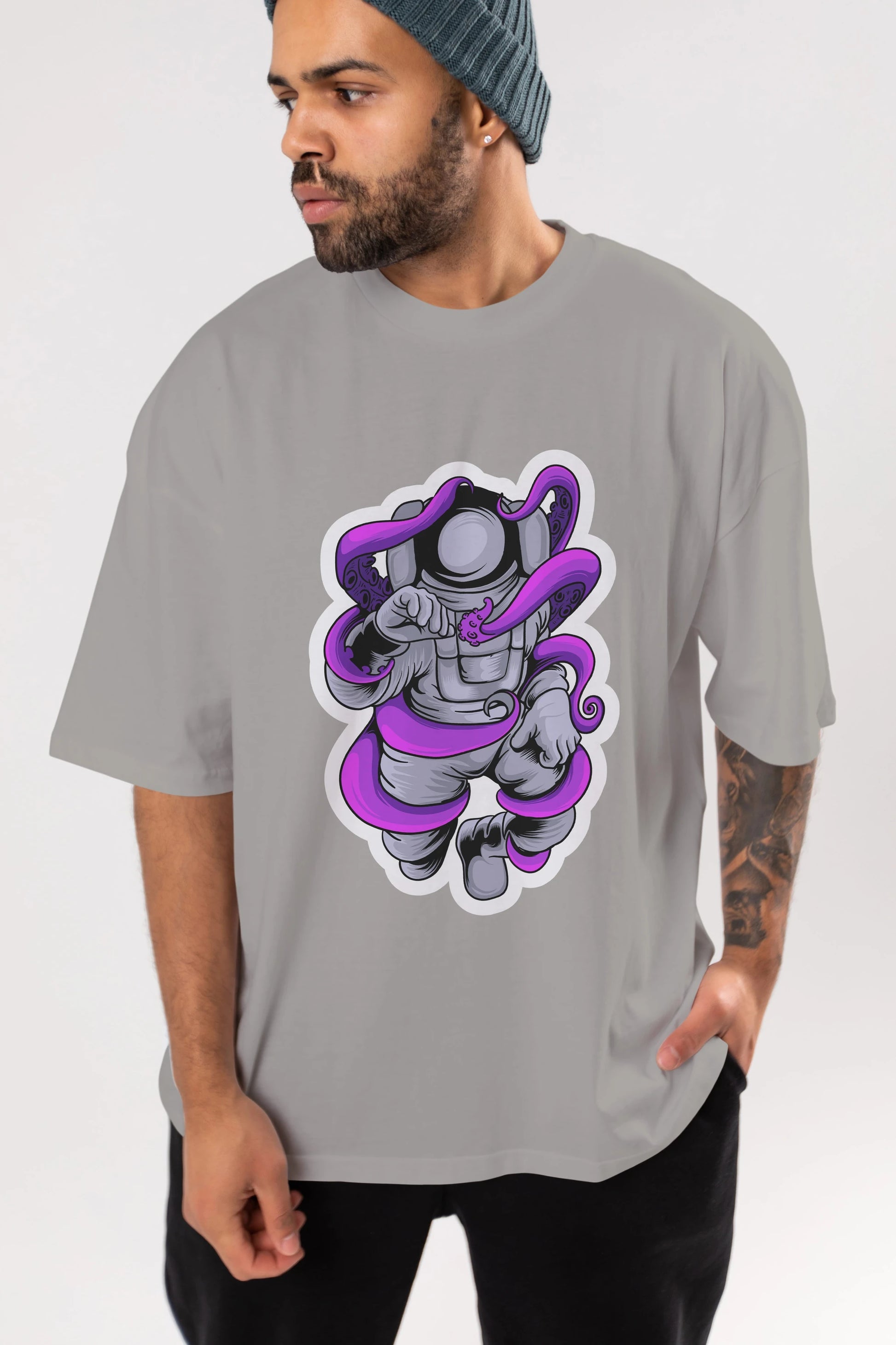 Astronaut fighting octopus sticker Ön Baskılı Oversize t-shirt Erkek Kadın Unisex