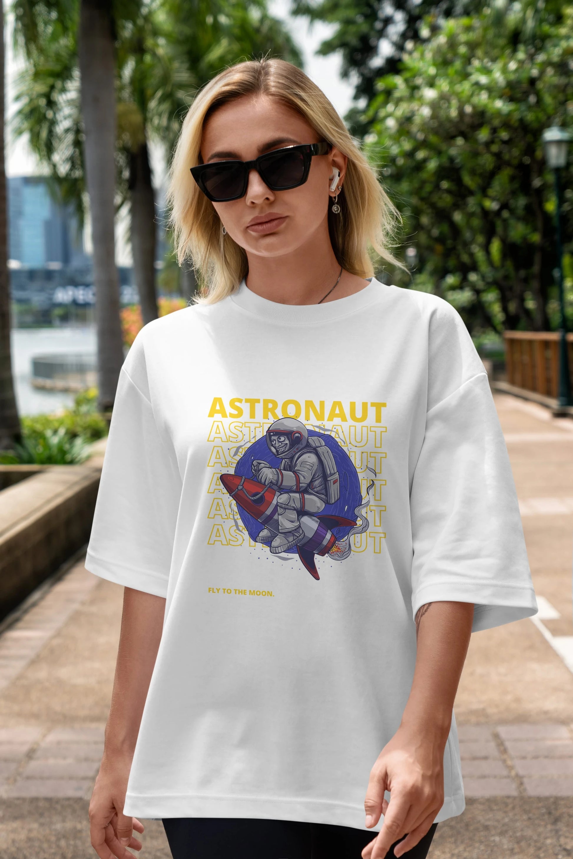 Astronaut Fly to the Moon Yazılı Ön Baskılı Oversize t-shirt Erkek Kadın Unisex