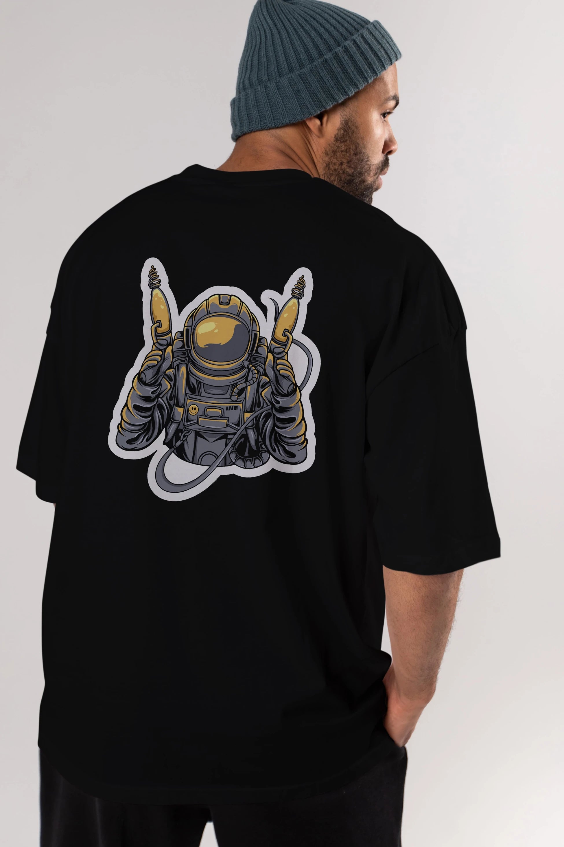 Alien Hunter Sticker Arka Baskılı Oversize t-shirt Erkek Kadın Unisex