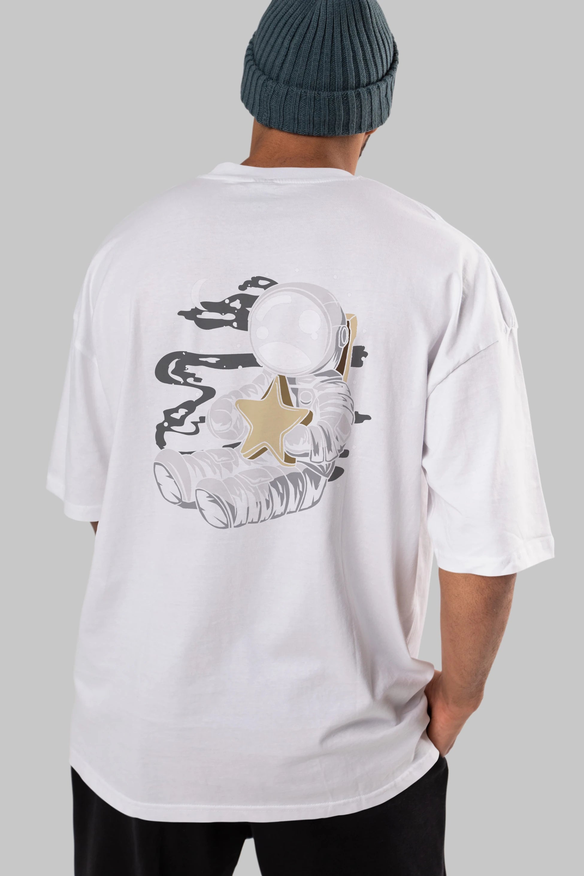 Astronaut Holding The Star Arka Baskılı Oversize t-shirt Erkek Kadın Unisex