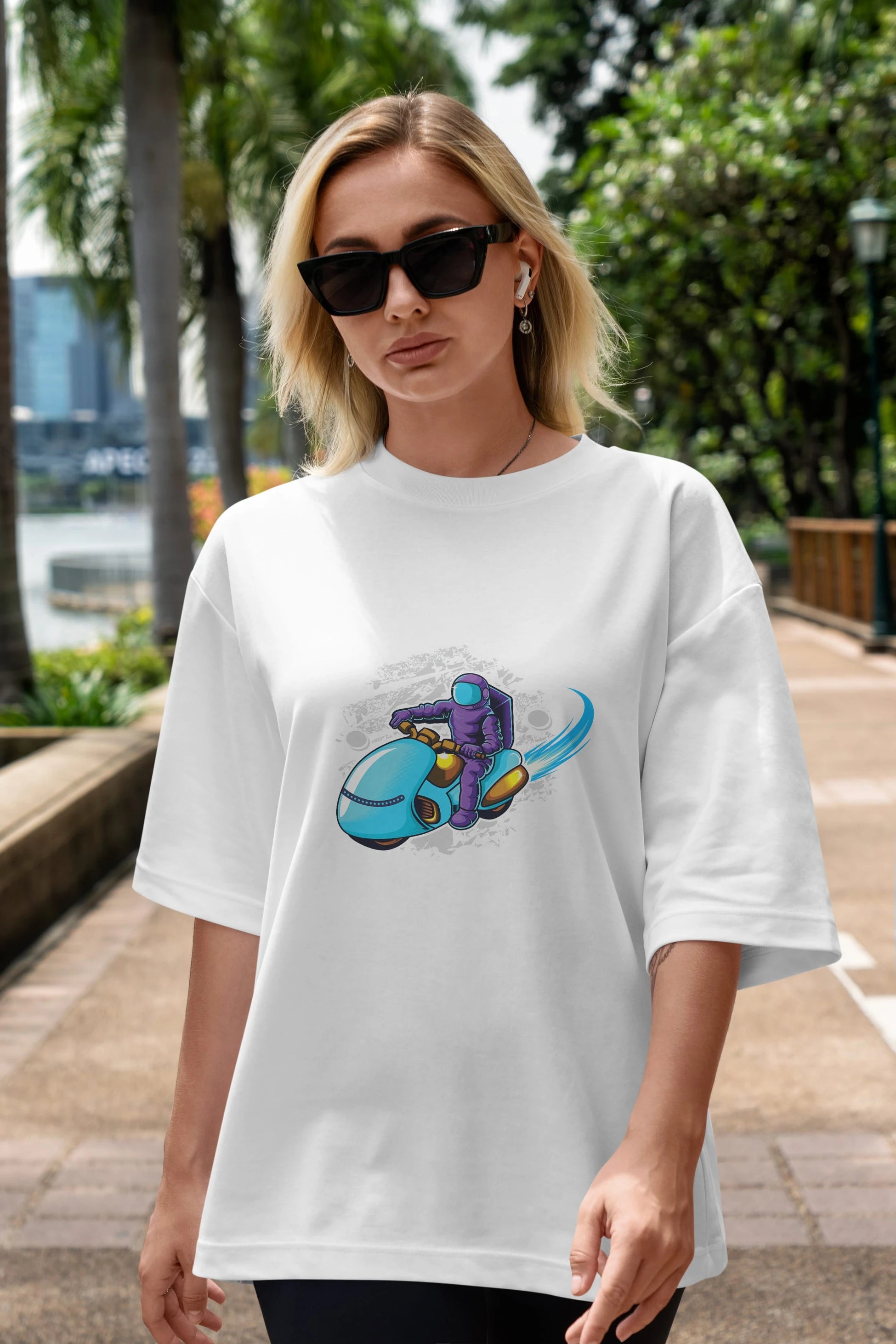 Astrorider in Space Sticker Ön Baskılı Oversize t-shirt Erkek Kadın Unisex