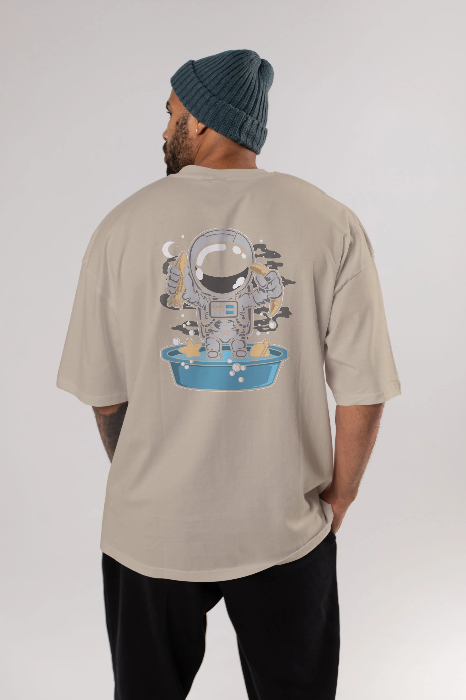Astronaut Bath Tub Arka Baskılı Oversize t-shirt Erkek Kadın Unisex