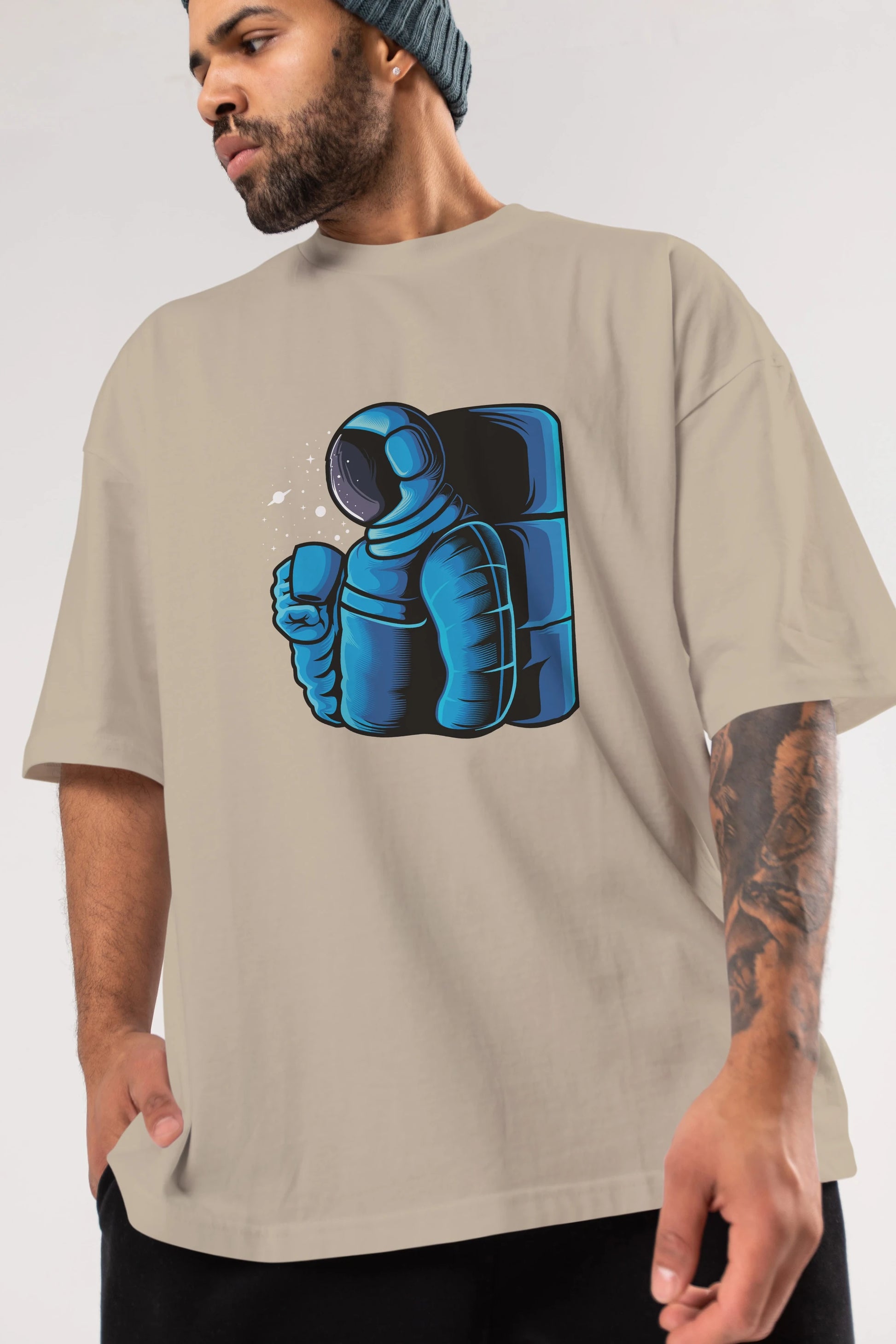 Drinking coffee in space Ön Baskılı Oversize t-shirt Erkek Kadın Unisex